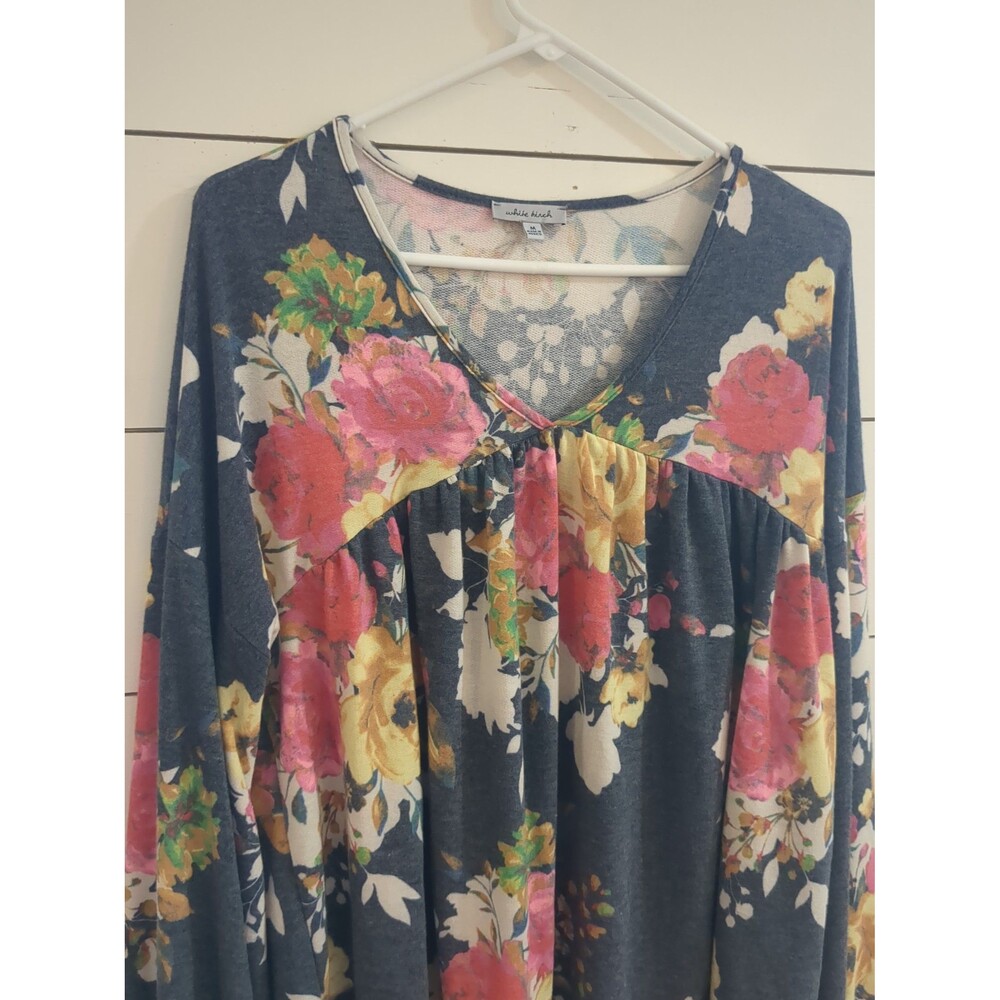 White Birch women's medium v-neck dark gray floral top boho swing spring